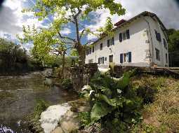Ancienne Auberge du XVIII eme siècle aux pieds des Pyrenées Atlantiques